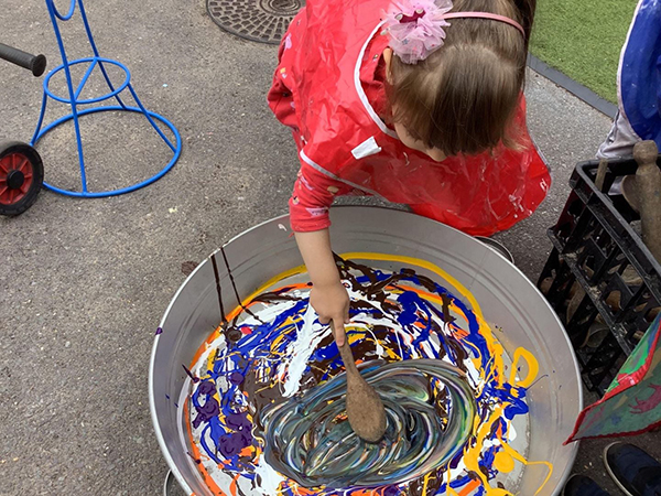 Bracknell nursery children embrace messy play activity